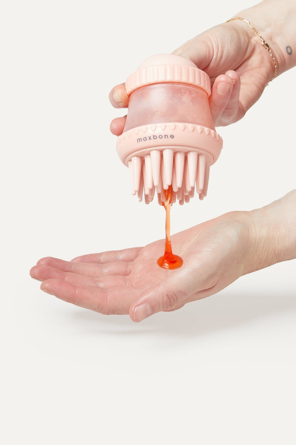Deep Cleanse Shampoo Dispensing Brush - maxbone